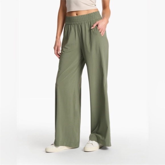 Vuori Villa Wideleg Pants - Women's In green Size small - Picture 2 of 13